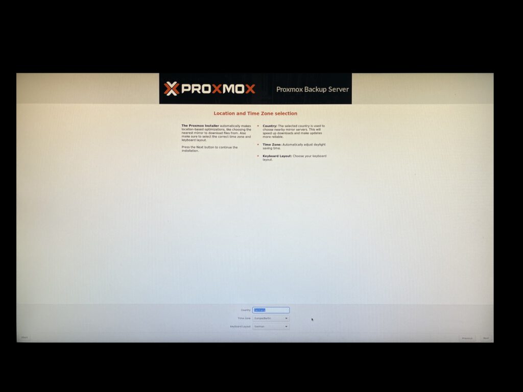 5. Proxmox Backup Server Standort und Tastatur auswaehlen